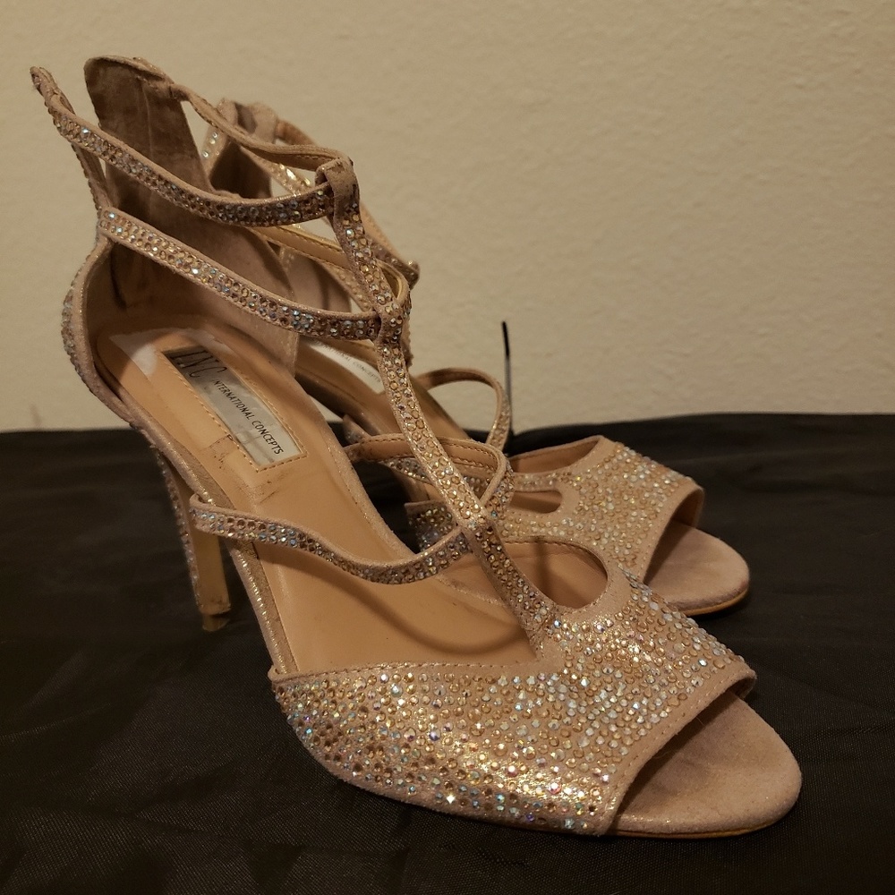 Sz 6 INC nude crystal-studded heel FLAWED